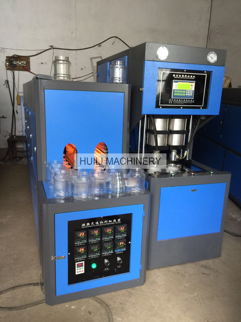 Полуавтоматическая машина для выдувного формования ПЭТ-бутылок